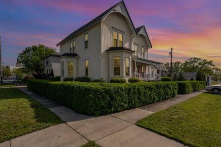 Spacious Upstairs 1Bed- Walking Distance To Beach Outlet Mall Michigan City Ngoại thất bức ảnh