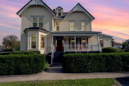 Spacious Upstairs 1Bed- Walking Distance To Beach Outlet Mall Michigan City Ngoại thất bức ảnh