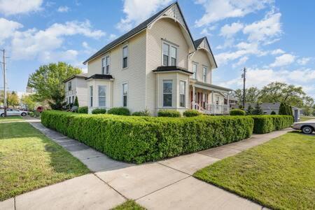 Spacious Upstairs 1Bed- Walking Distance To Beach Outlet Mall Michigan City Ngoại thất bức ảnh