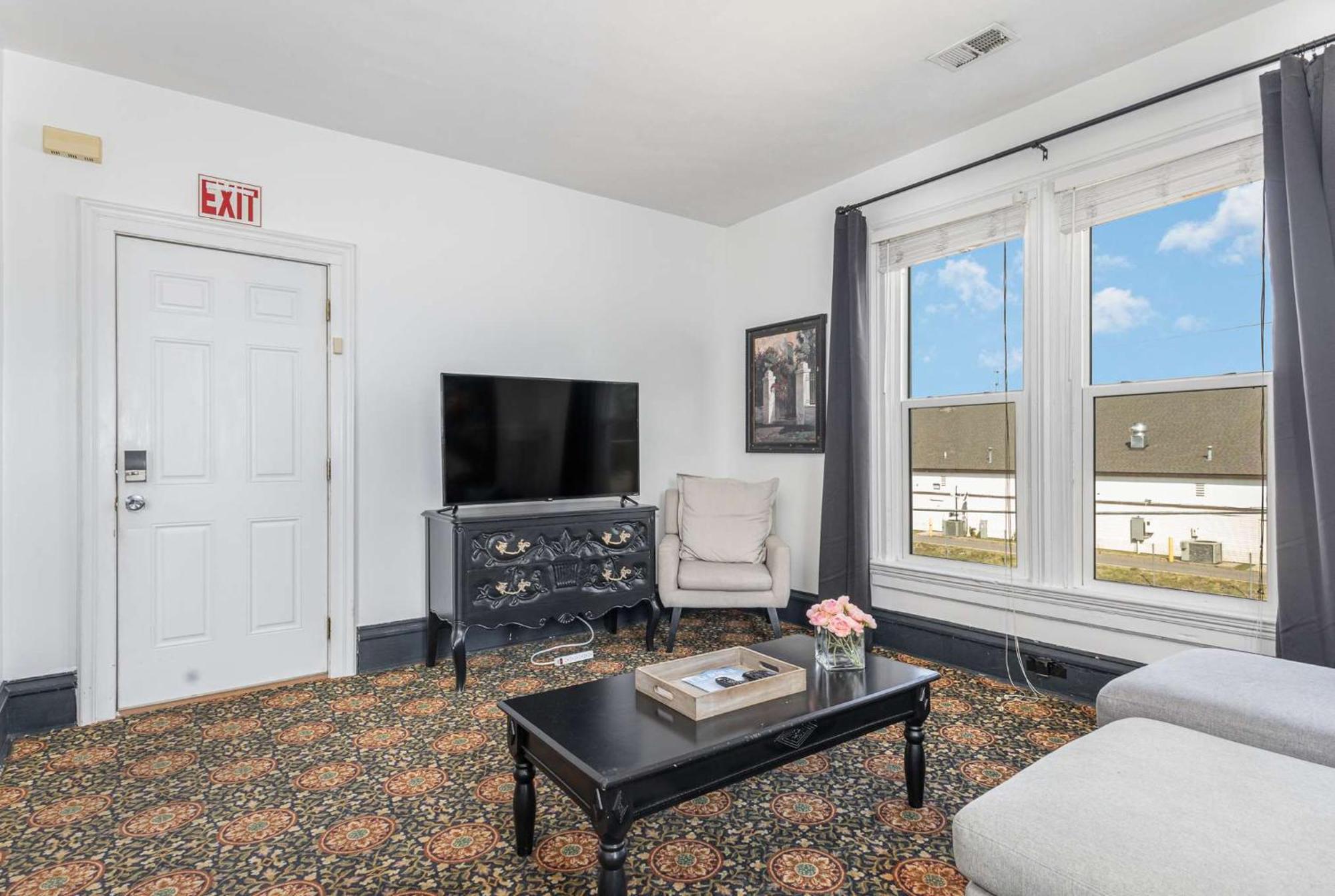 Spacious Upstairs 1Bed- Walking Distance To Beach Outlet Mall Michigan City Ngoại thất bức ảnh